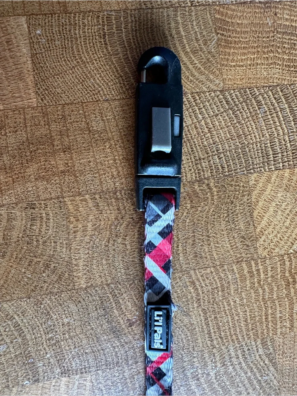Red-Gray Plaid Dog Collar & E-Z Snap Leash. Puppy And Toy Breeds. 3/8” W x 6ft L